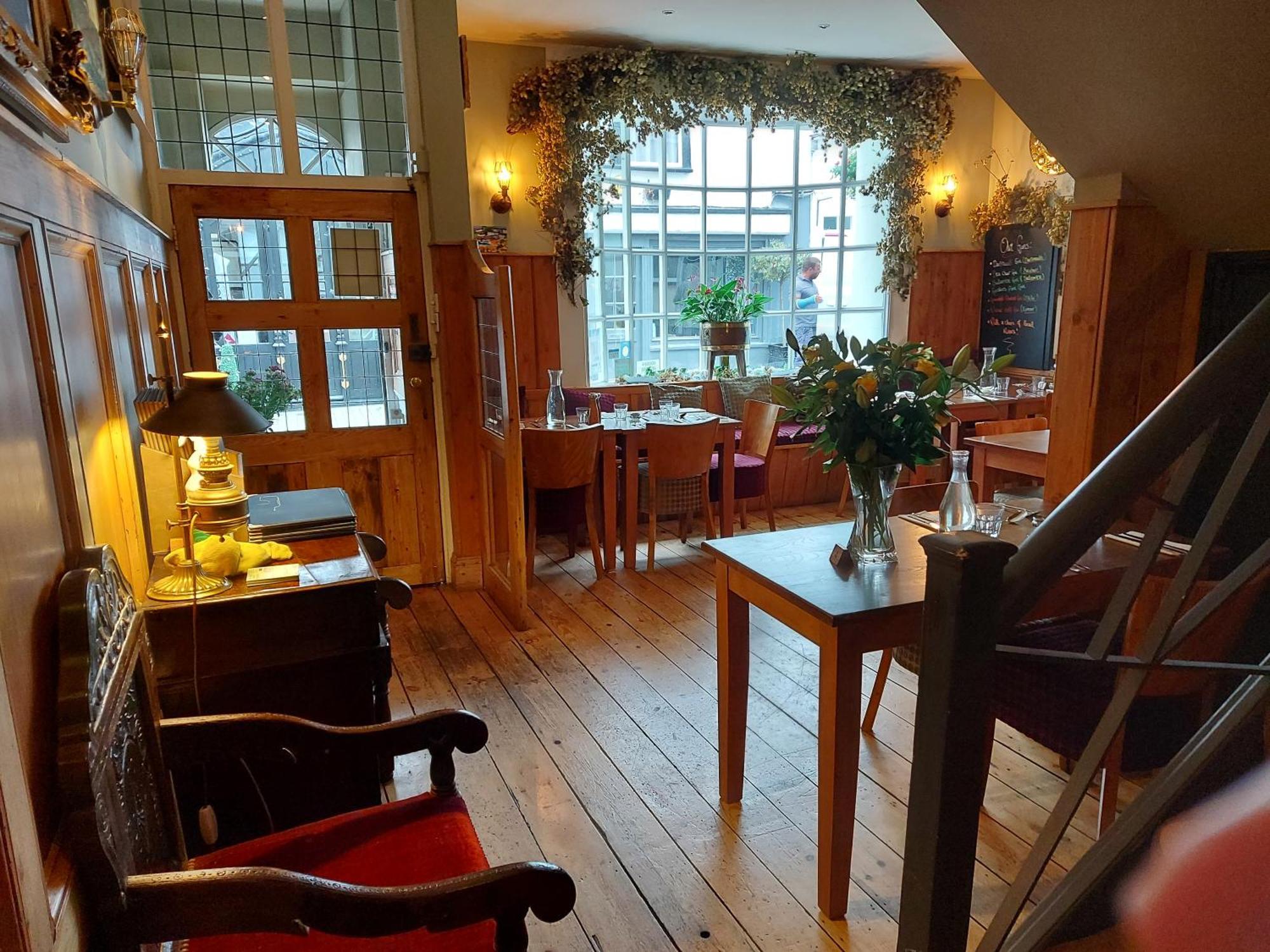 Anzac Street B+bistro Bed & Breakfast
