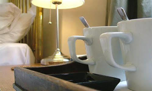 Anzac Street B+bistro Bed & Breakfast 4*